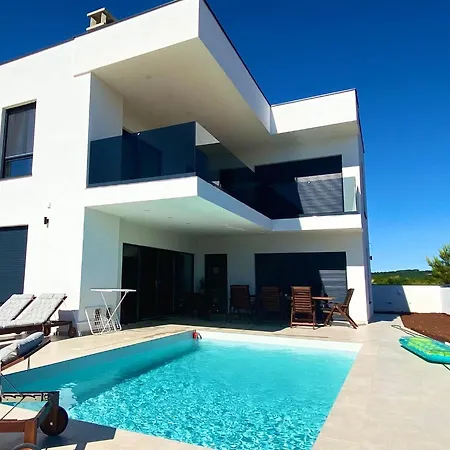 Villa Ajlin Villa *