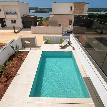 Villa Ajlin Villa *