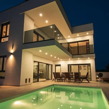 Villa Villa Ajlin *