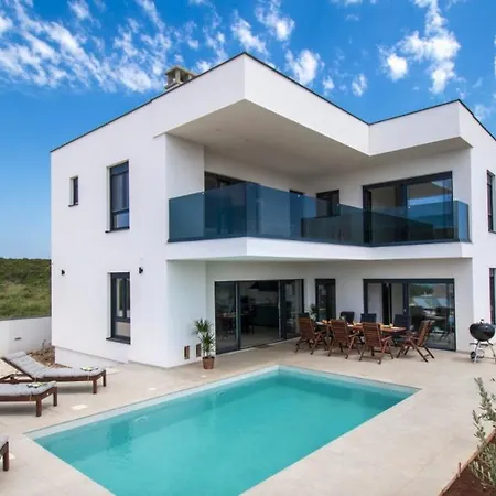Villa Villa Ajlin *